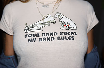 File:FamilyFriends TroyCloseShirt.jpg